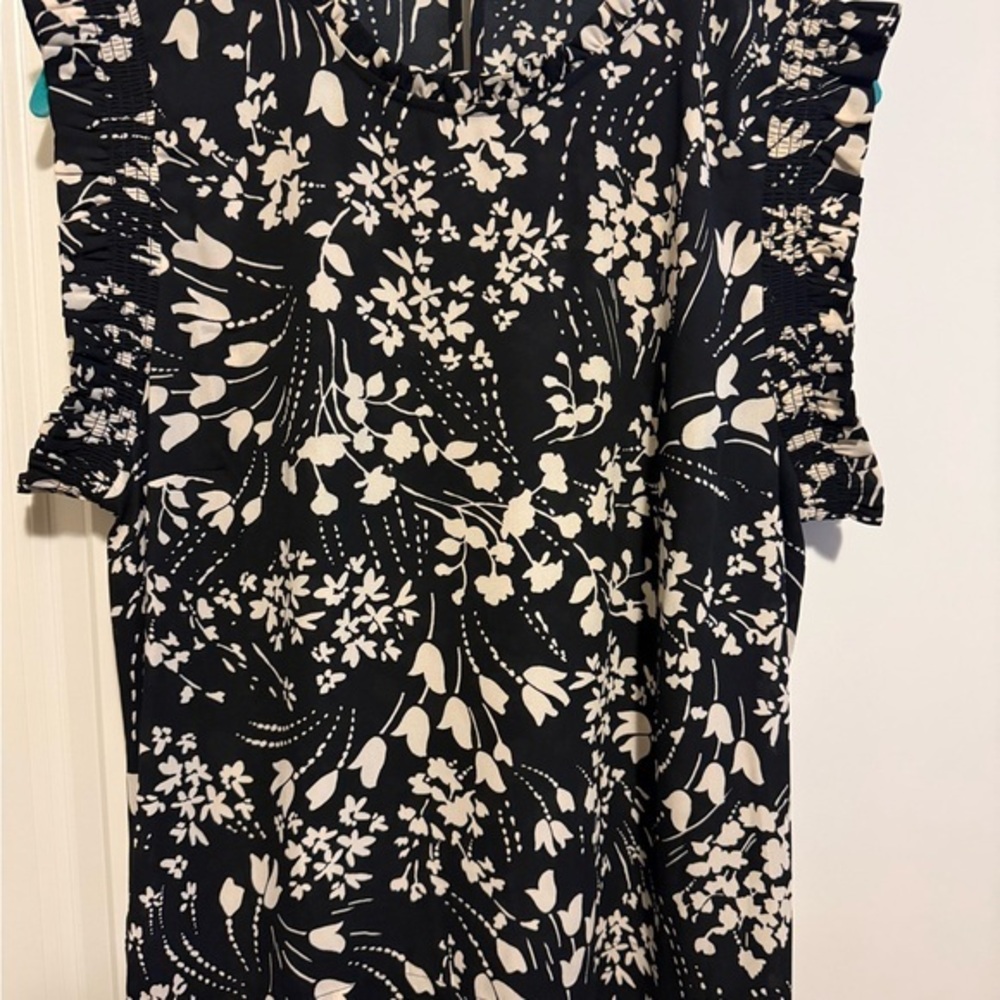 DR2 Black and White Floral Blouse